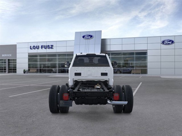 2025 Ford F-600 photo 5