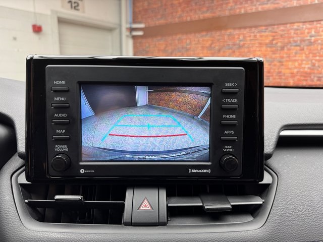 2021 Toyota RAV4 LE photo 20