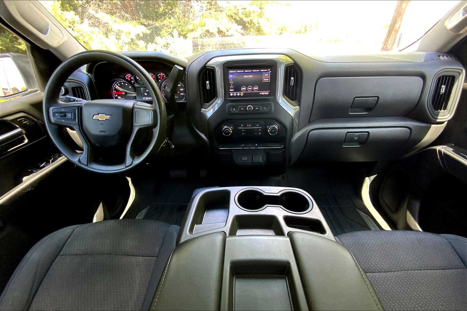 2020 Chevrolet Silverado 1500 Custom photo 13