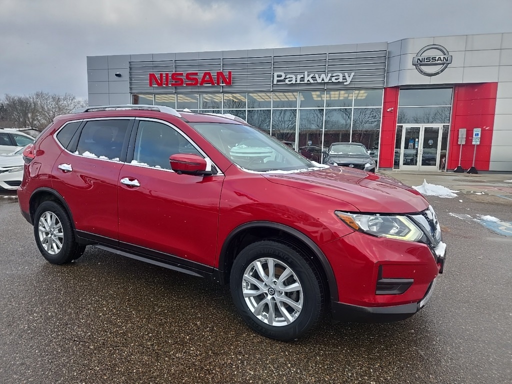 2017 Nissan Rogue SV's photo