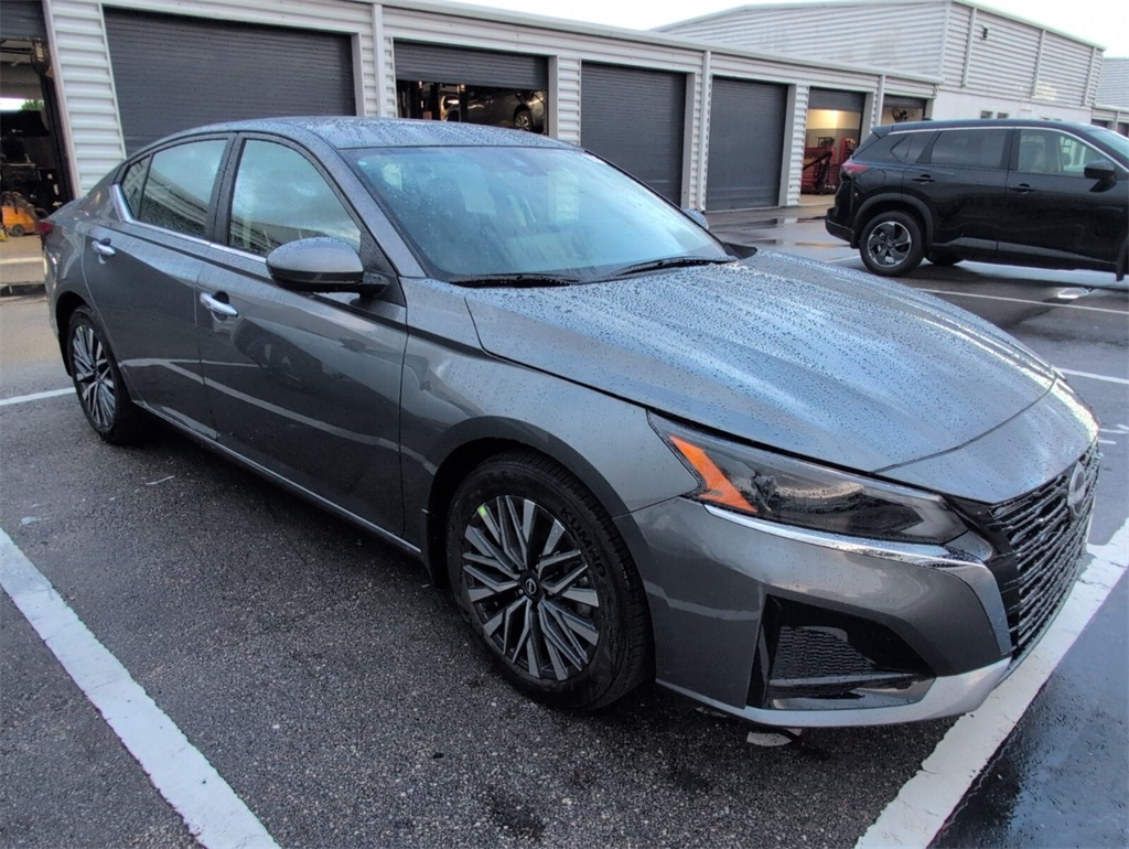 2025 Nissan Altima 2.5 SV photo 2