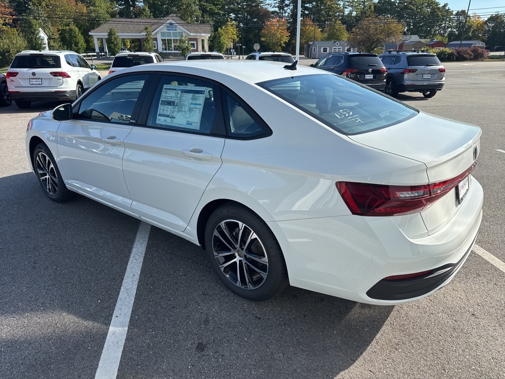 2026 Volkswagen Jetta 1.5T Sport photo 3