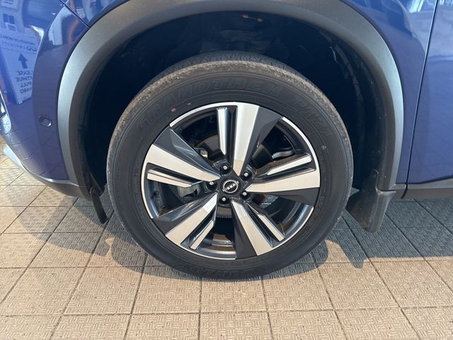 2023 Nissan Rogue Platinum photo 2