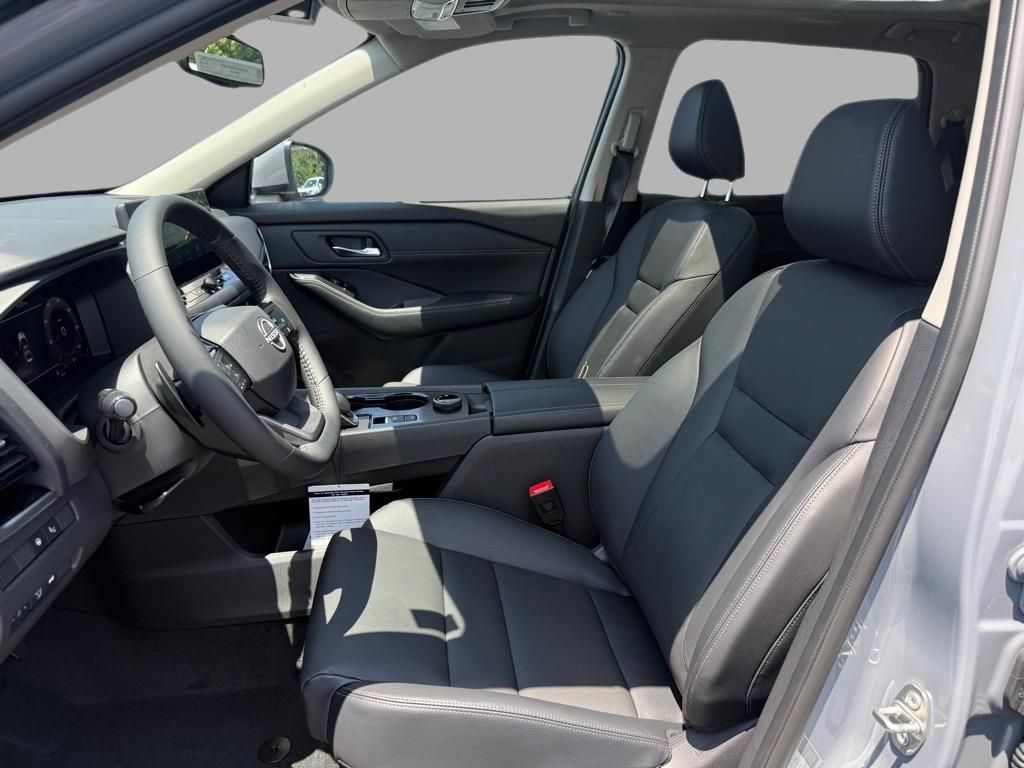 2025 Nissan Rogue SL photo 14