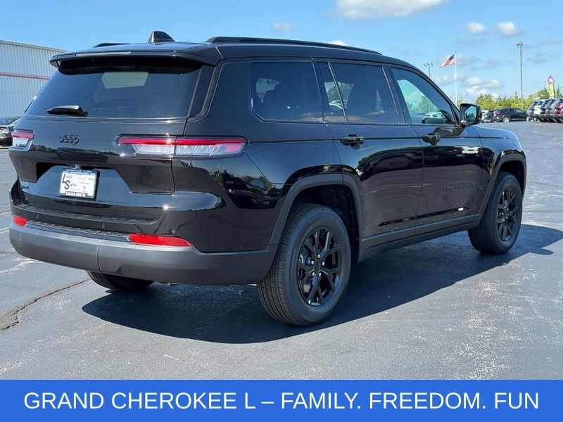 2025 Jeep Grand Cherokee Altitude photo 3