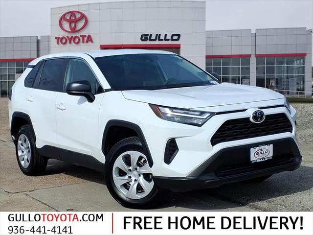 2025 Toyota RAV4 LE's photo