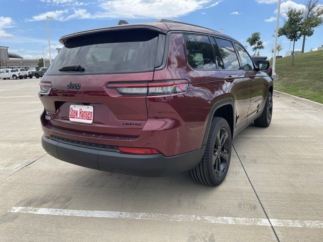 2025 Jeep Grand Cherokee Limited photo 3