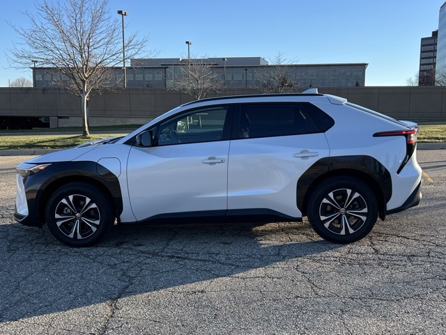 2024 Toyota bZ4X XLE photo 4