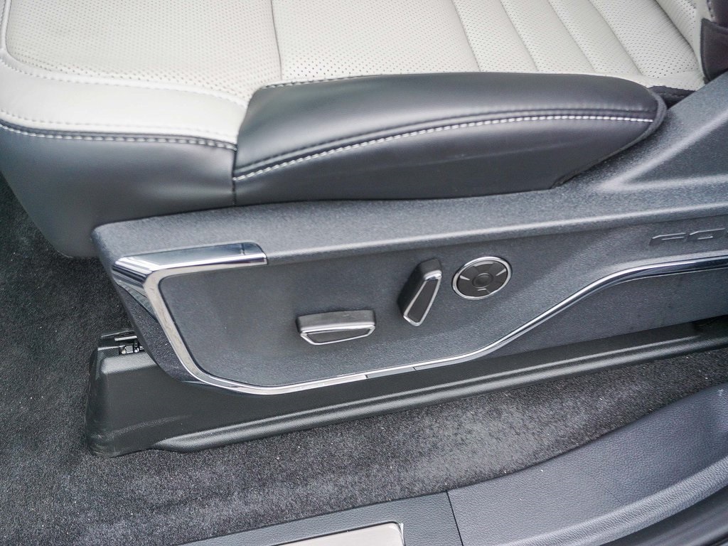 2025 Ford F-150 Lightning Platinum photo 19