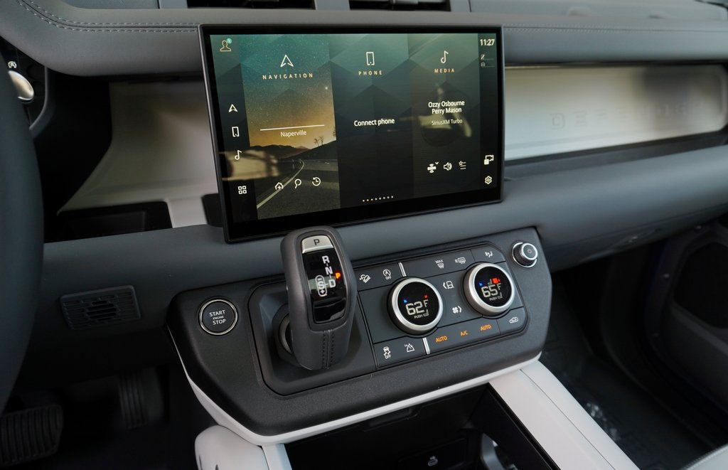 2025 Land Rover Defender 110 S photo 15