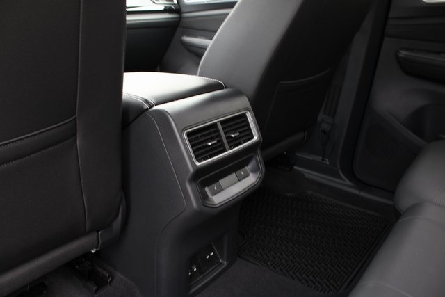 2025 Volkswagen Atlas Cross Sport SEL R-Line photo 8