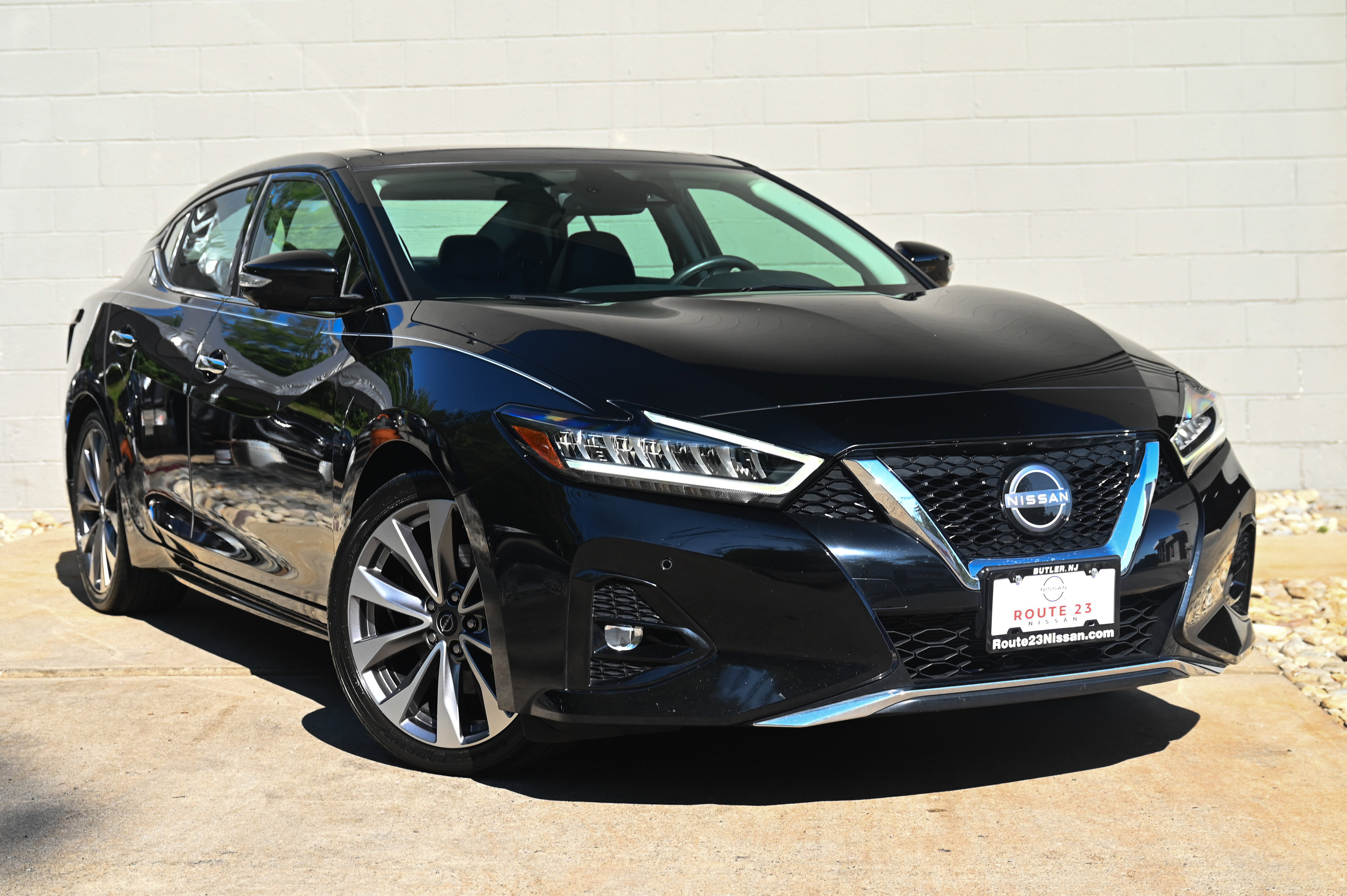2023 Nissan Maxima Platinum photo 2