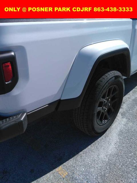2023 Jeep Gladiator Overland photo 4