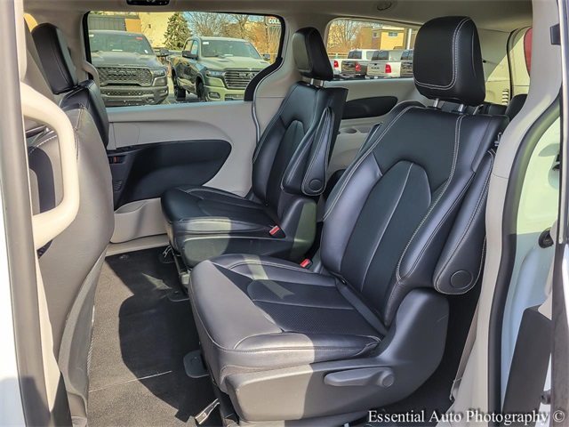 2024 CHRYSLER PACIFICA - Image 11