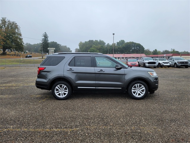 2018 Ford Explorer XLT photo 3