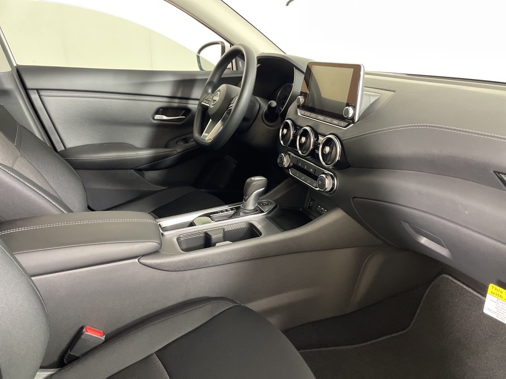 2025 Nissan Sentra SV photo 14