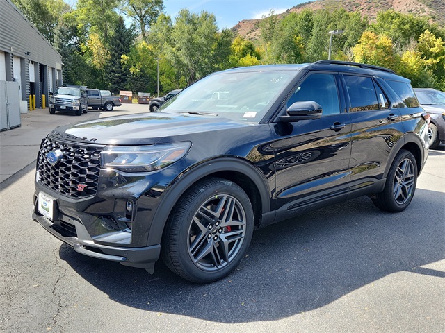 2025 Ford Explorer ST photo 4