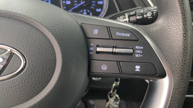 Used 2022  Hyundai SE image 20