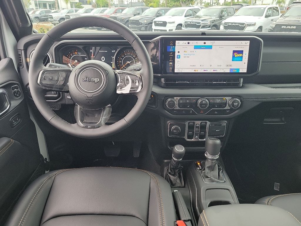 2025 Jeep Gladiator Sport photo 4