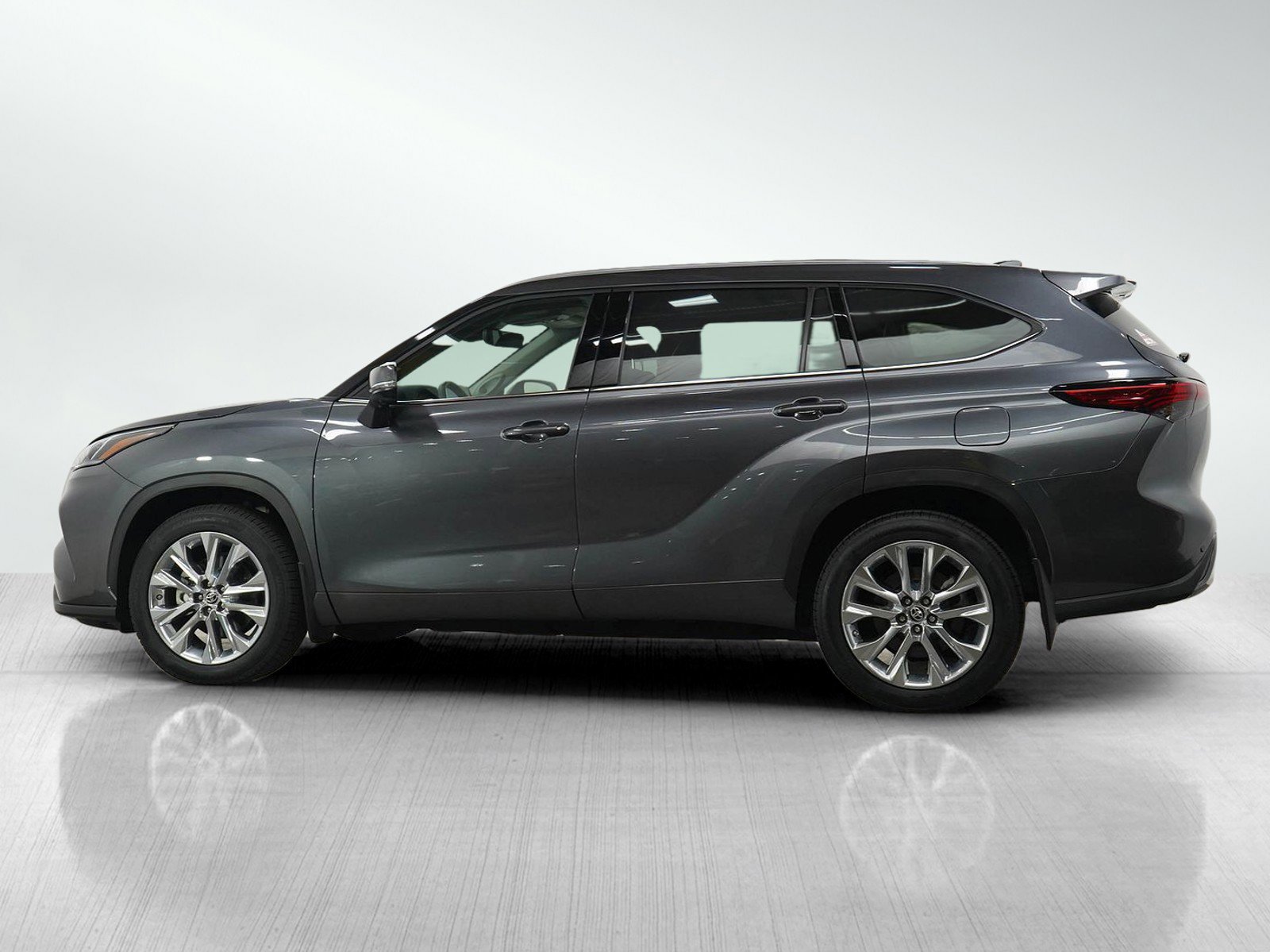 Used 2023 Toyota Highlander L with VIN 5TDKDRBHXPS023670 for sale in Bloomington, Minnesota