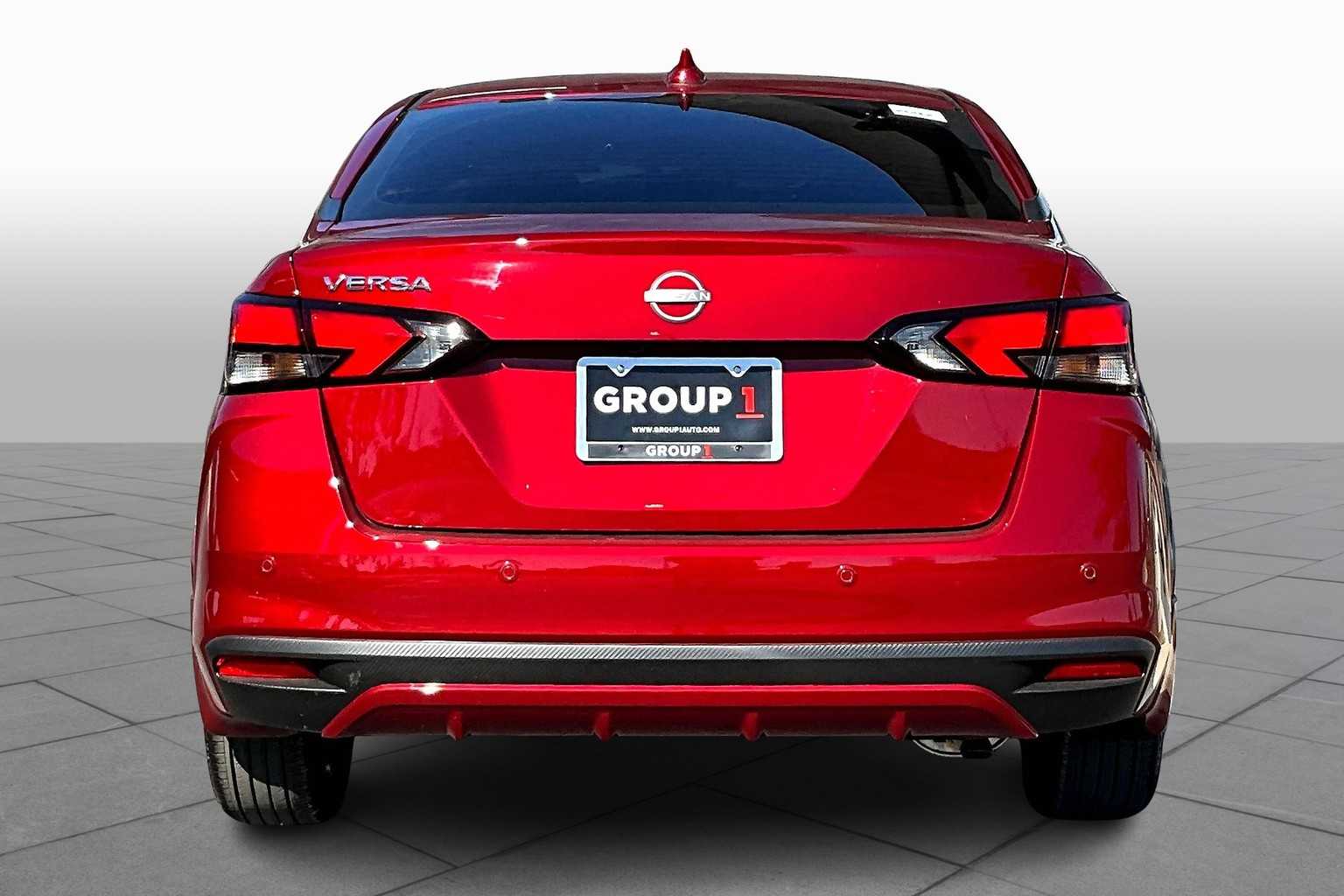 2025 Nissan Versa SV photo 4