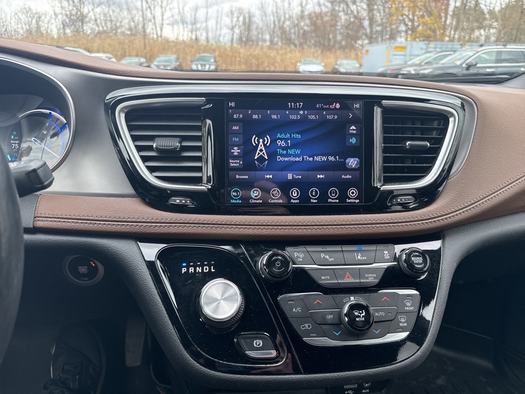 2020 Chrysler Pacifica Hybrid Limited photo 2