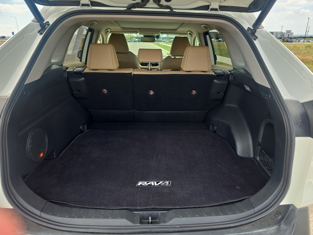 2019 Toyota RAV4 Hybrid Limited photo 23