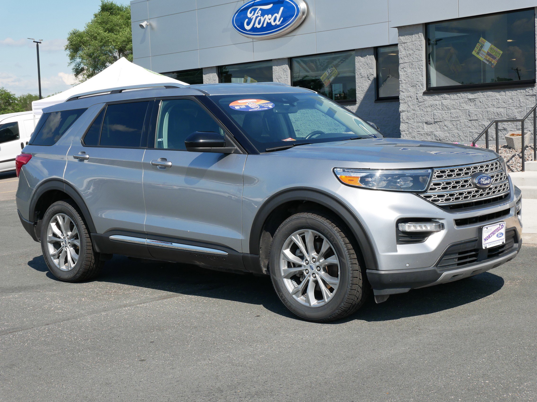 2023 Ford Explorer Limited photo 2