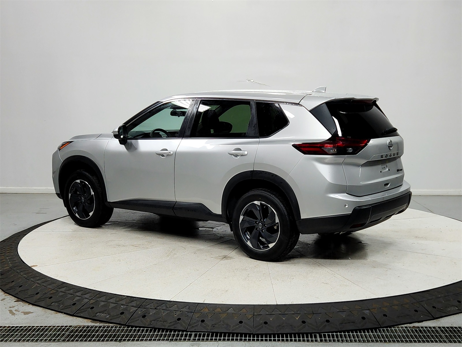 2024 Nissan Rogue SV photo 3