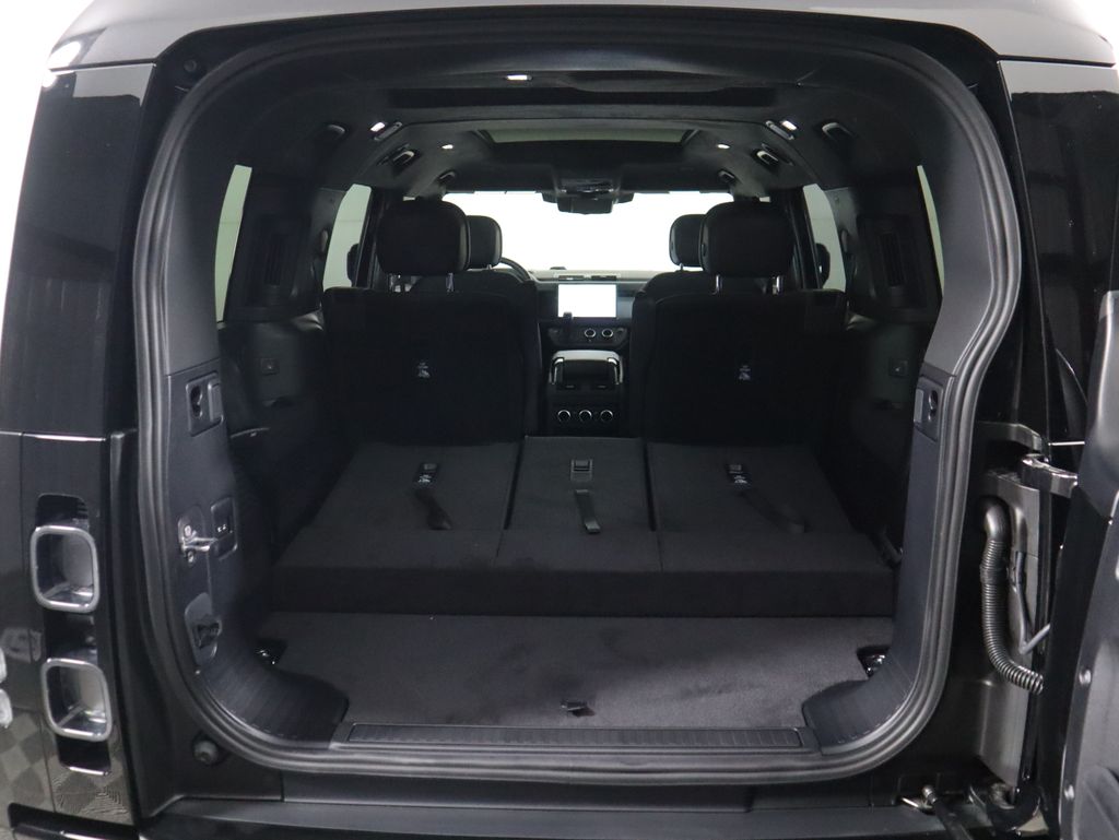 2025 Land Rover Defender 130 V8 photo 26