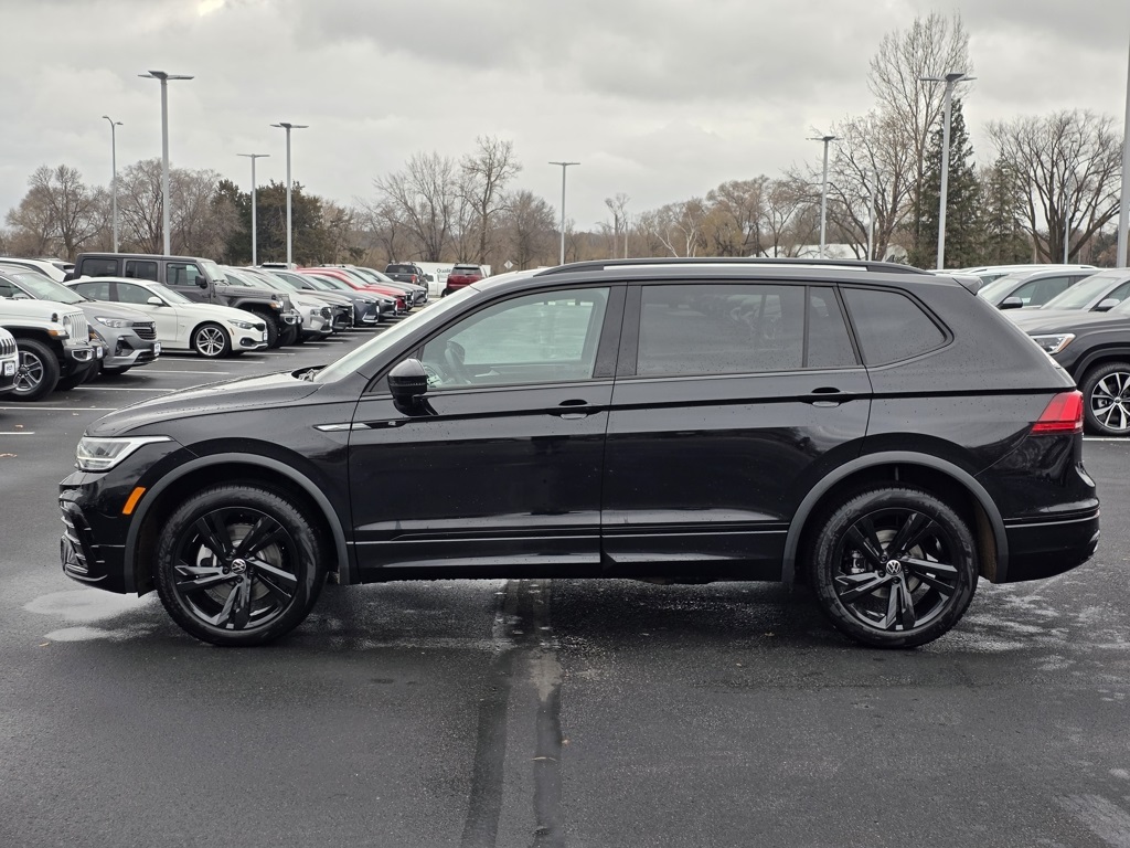 Used 2024 Volkswagen Tiguan SE R-LINE BLACK with VIN 3VV8B7AX6RM199875 for sale in St. Cloud, Minnesota