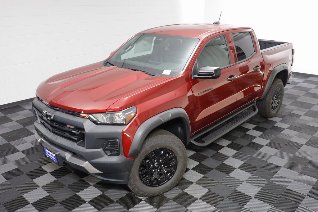 2026 Chevrolet Colorado Trail Boss photo 2
