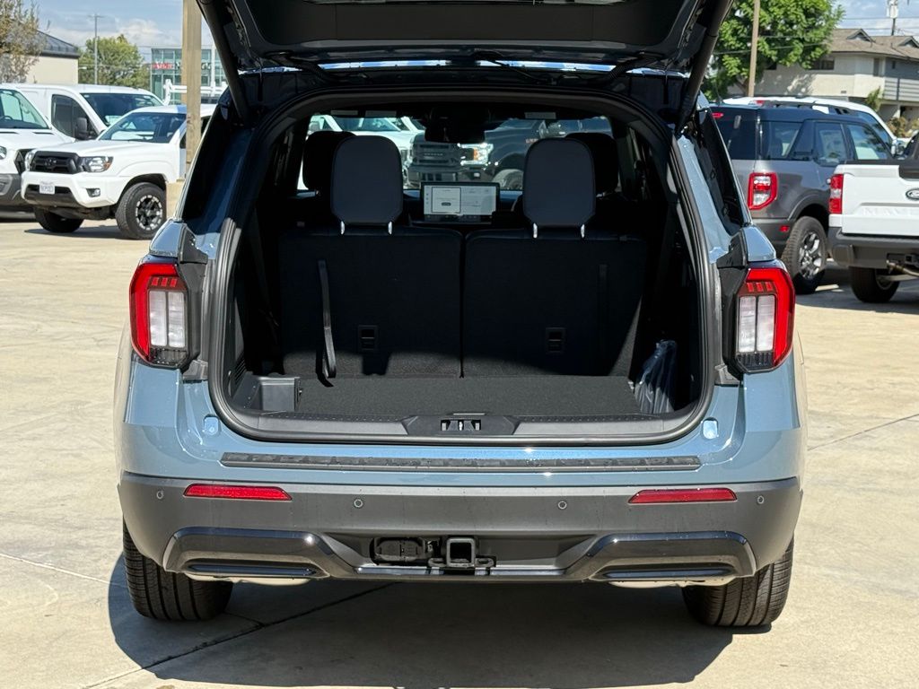 2025 Ford Explorer ST-Line photo 12