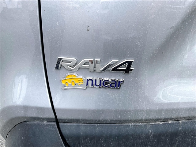 2021 Toyota RAV4 XLE photo 8