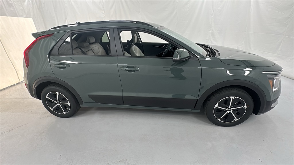 2025 Kia Niro EX photo 2