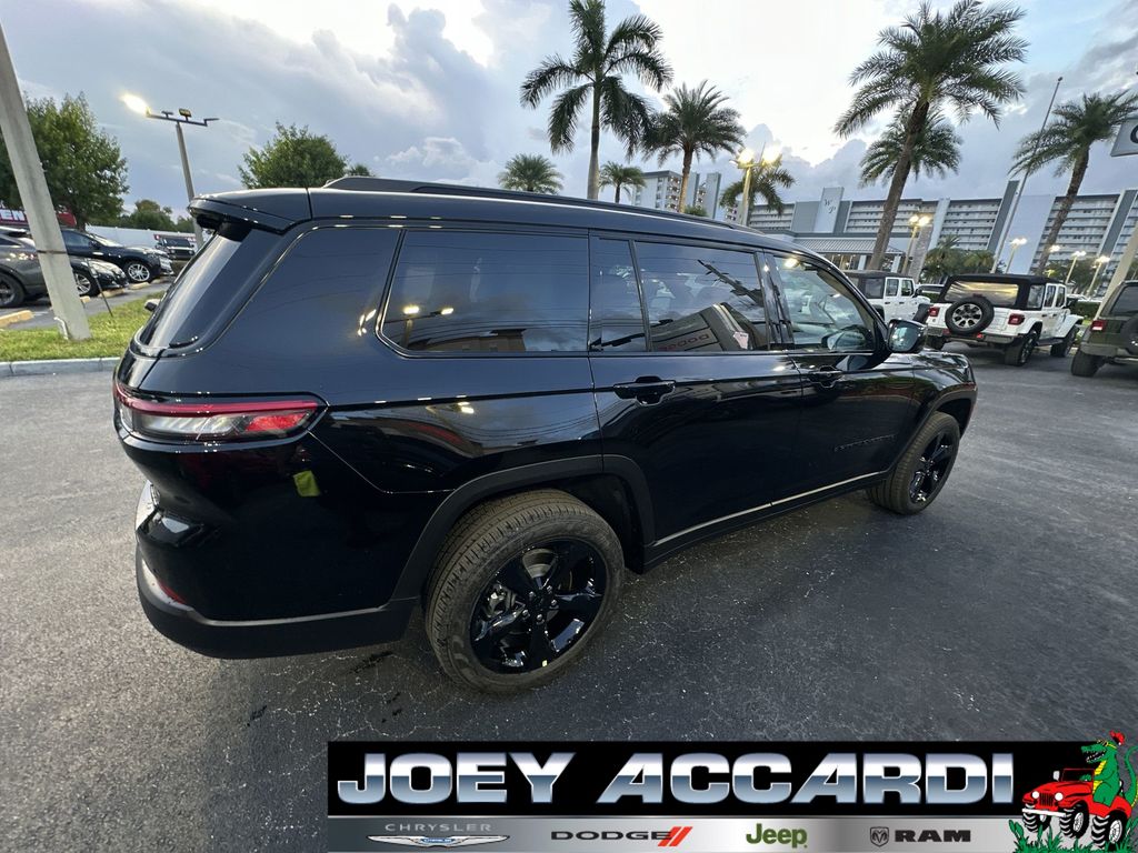 2025 Jeep Grand Cherokee Limited photo 8