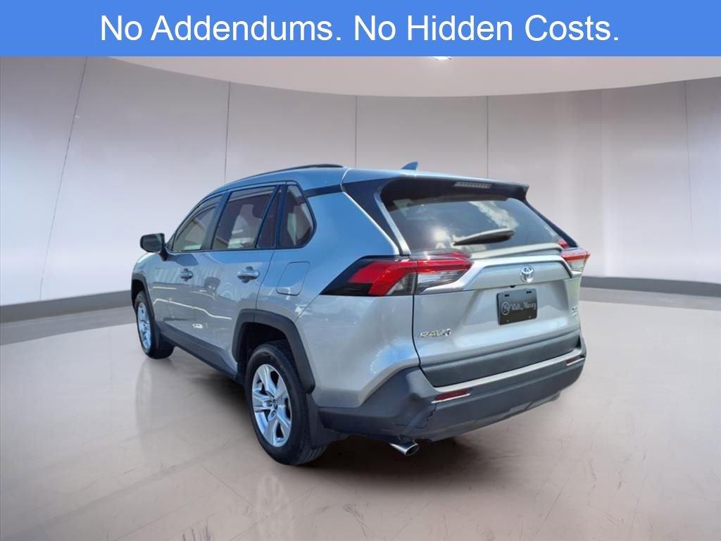 2020 Toyota RAV4 XLE photo 3