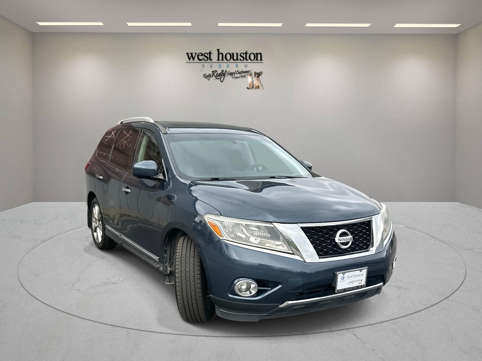 2016 Nissan Pathfinder Platinum photo 2