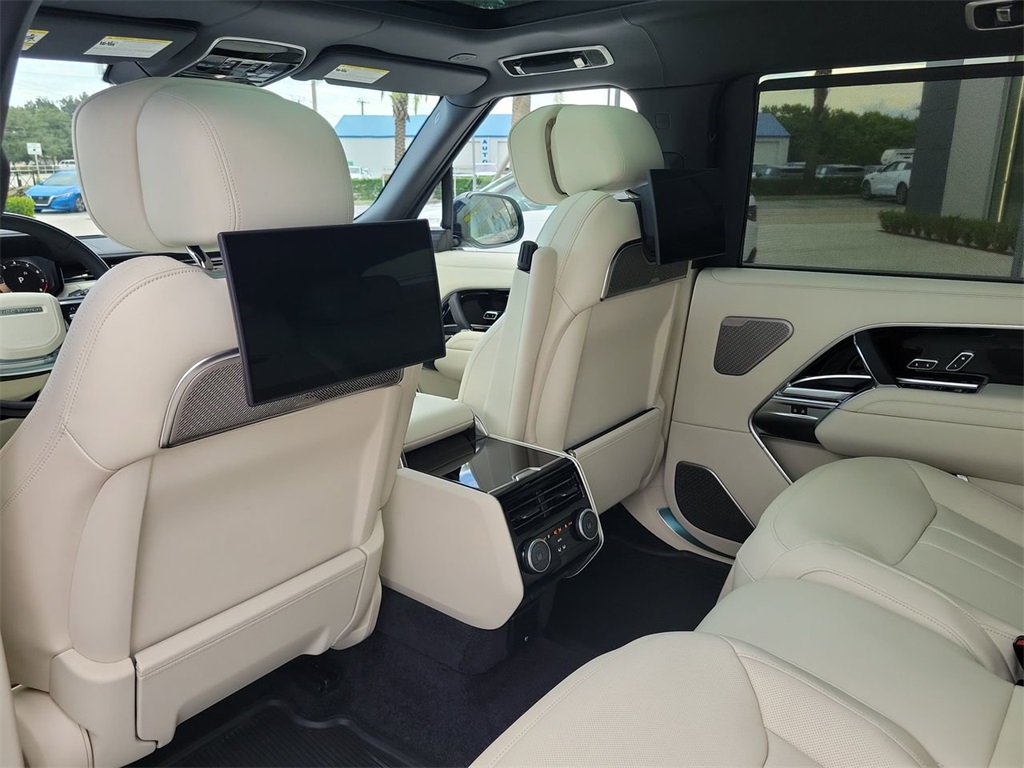2025 Land Rover Range Rover Autobiography photo 13