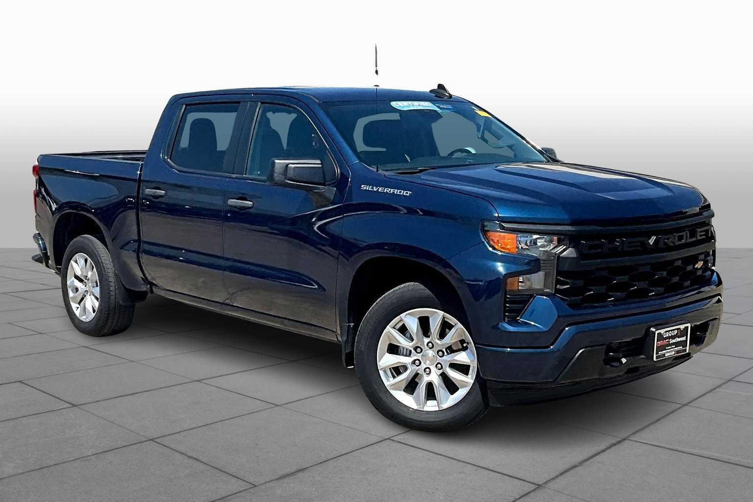 2023 Chevrolet Silverado 1500 Custom photo 2
