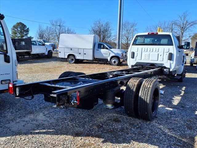 2024 Chevrolet Silverado 6500HD Work Truck photo 3