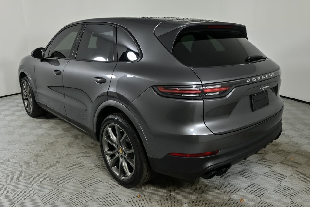 2022 Porsche Cayenne Base photo 3
