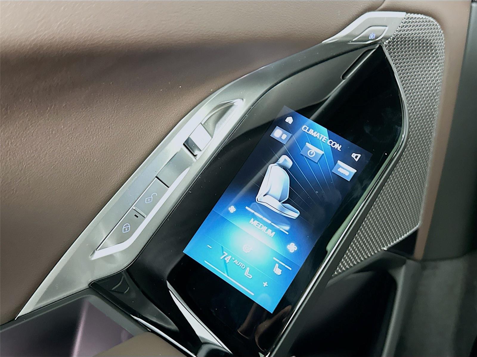 2026 Bmw 750e photo 26