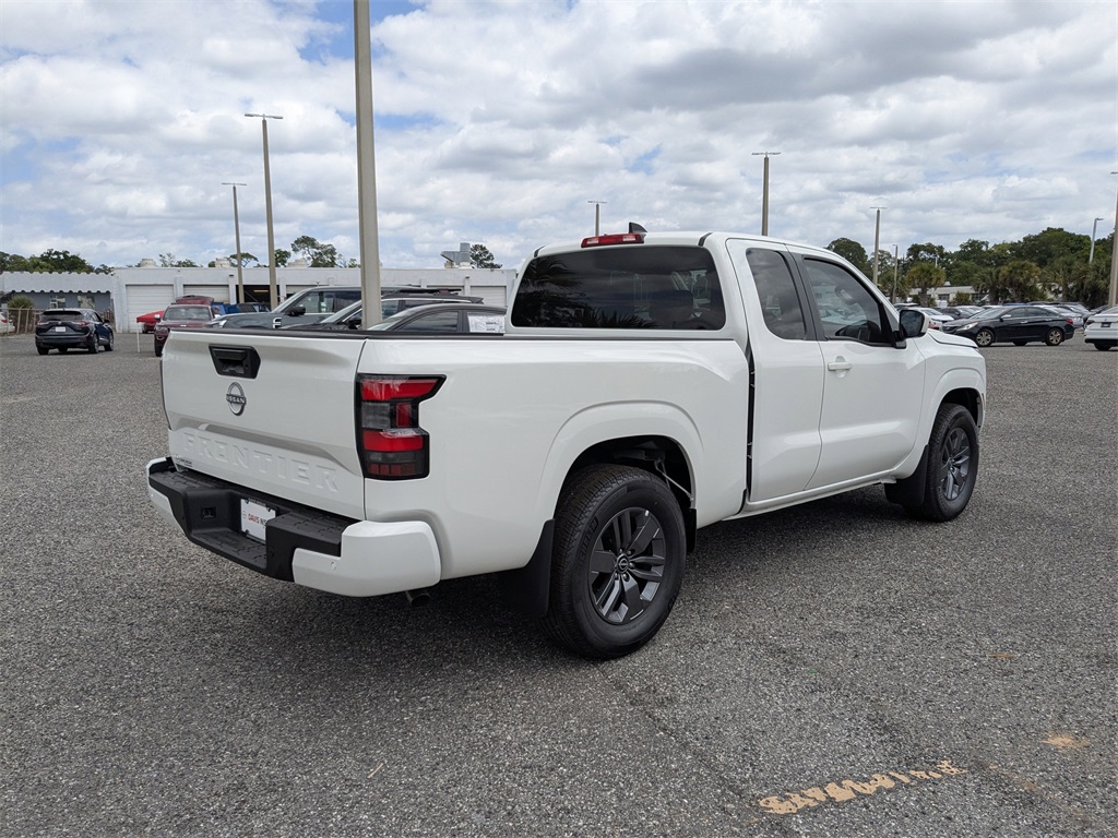 2025 Nissan Frontier SV photo 4