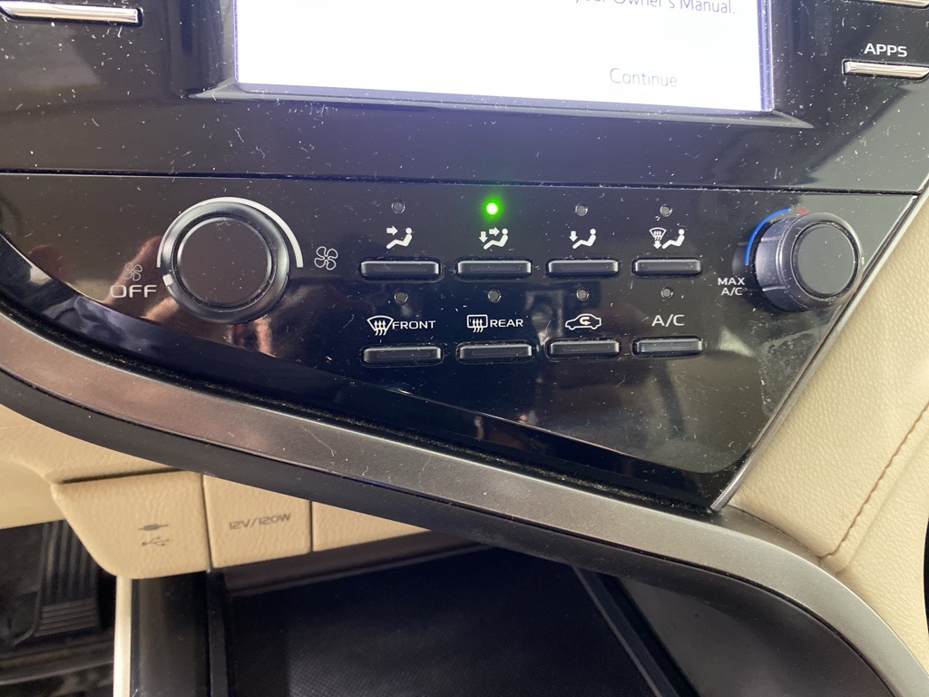 2019 Toyota Camry LE photo 17