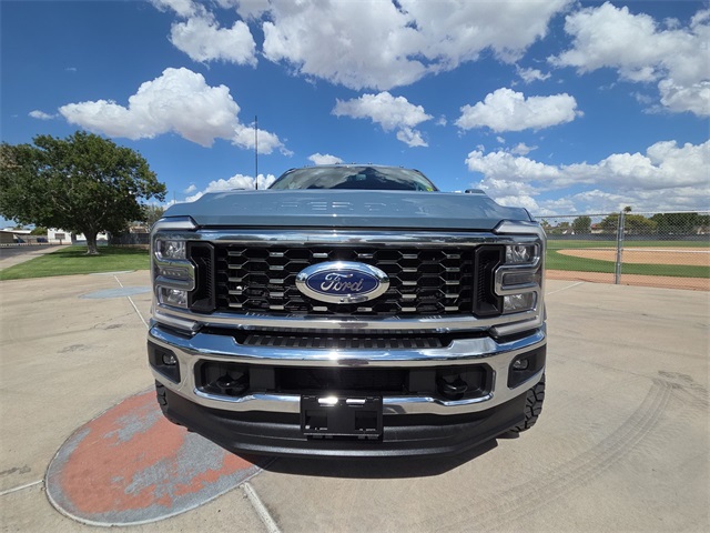 2023 Ford F-450 photo 2
