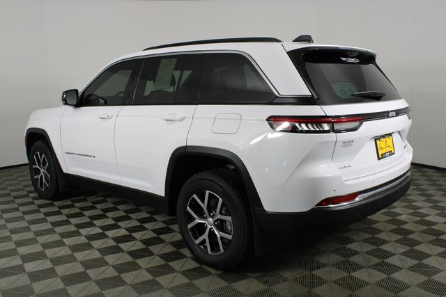 2025 Jeep Grand Cherokee Limited photo 4