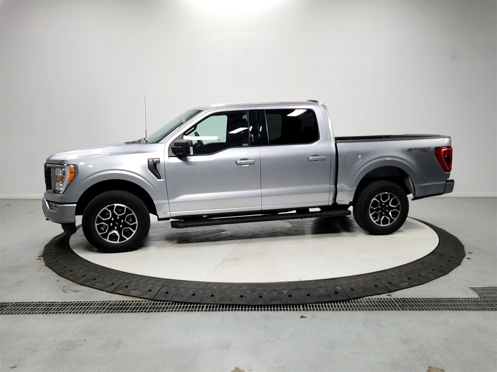 2023 Ford F-150 XLT photo 4