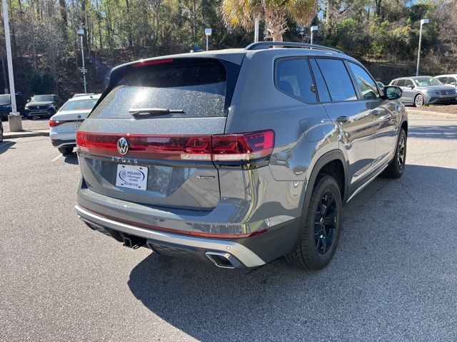 2025 Volkswagen Atlas Peak Edition SE photo 3