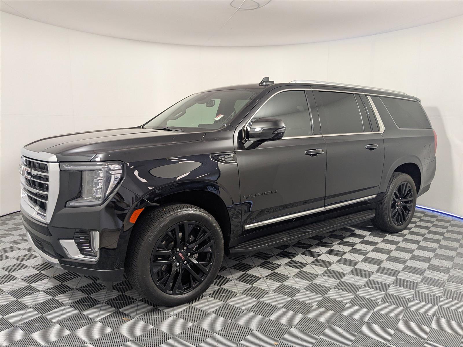 2024 GMC Yukon XL SLT's photo